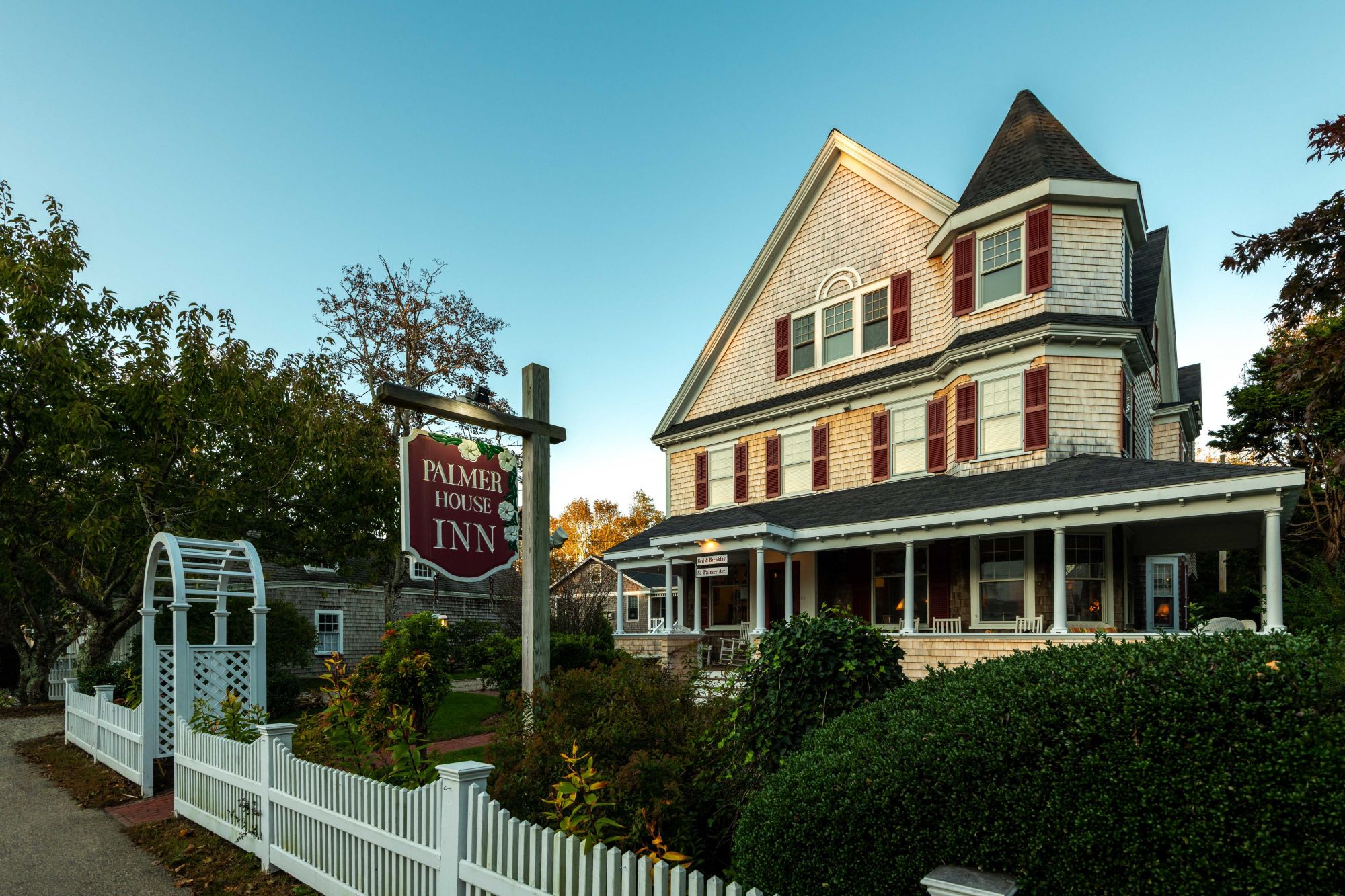 Palmer House Inn from road